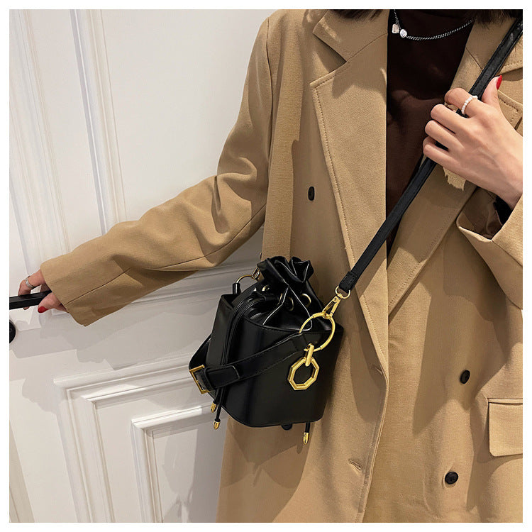Drawstring fashion girl one-shoulder small box bag new autumn bucket messenger female bag Korean
