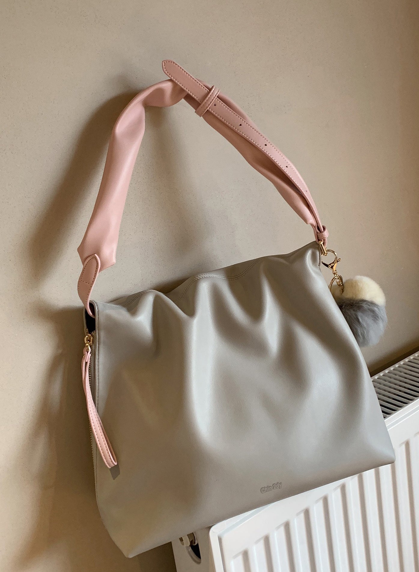 Women’s Bucket Tote Bag Zipper Closure Soft PU Leather Large Capacity Morandi Niche High Sense One Shoulder Tote Bag
