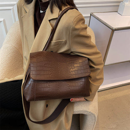Bag female large capacity 2026 new fashion messenger bag autumn and winter single shoulder commuting tote bag