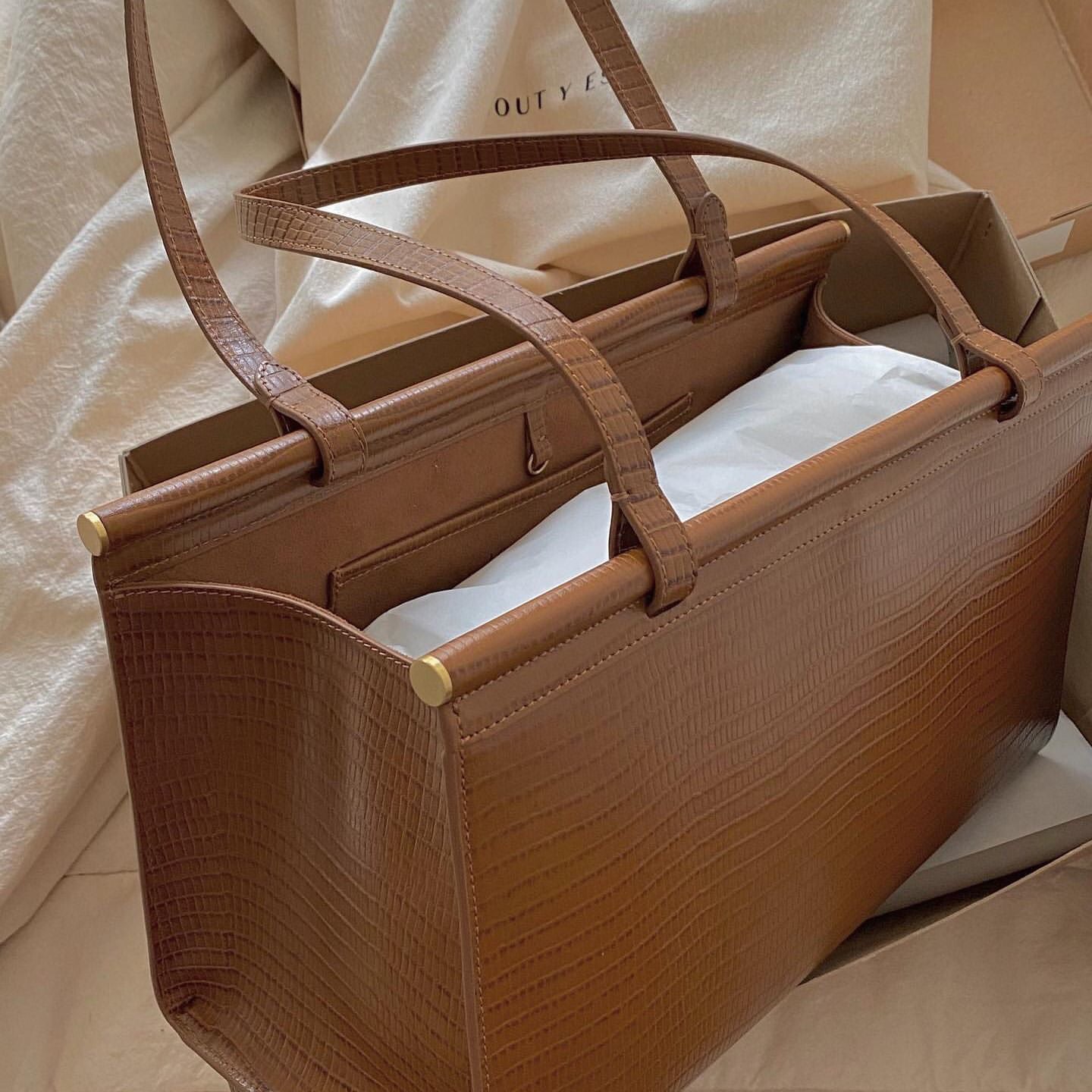 Korean niche brand underarm bag lizard pattern retro shoulder female simple chic portable triangle bag
