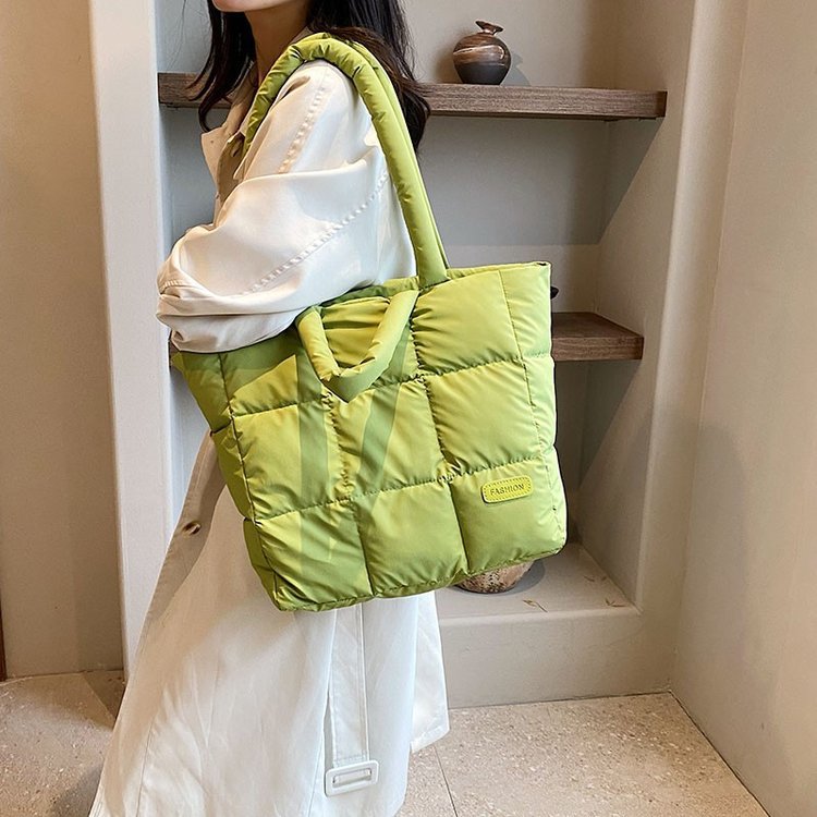Fashion Quilted Puffy Handbag Lightweight Winter Padded Nylon Down Cotton Shoulder Bag Puffer Tote Bag for Women